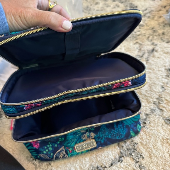 New in packaging Lilly Pulitzer vanity case (collapsable) - Picture 6 of 6